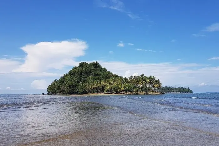 Pantai Air Manis di Padang, Pesona Alam dan Legenda Malin Kundang yang Menginspirasi